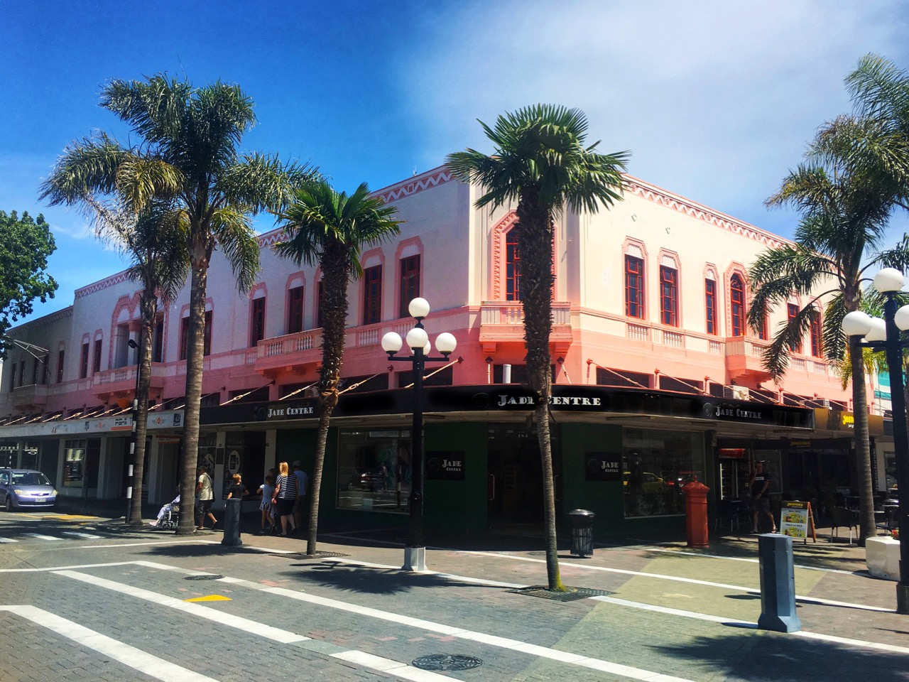 Exploring Napier, the Art-Deco City - Two Feet, One World